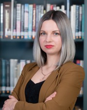Vecumniece Elīna
